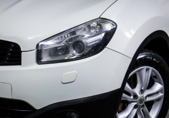 Подержанный автомобиль Nissan Qashqai+2 2010 года (16 фото)
