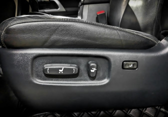 Подержанный автомобиль Toyota Land Cruiser Suv 2015 года (21 фото)