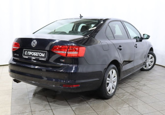 Подержанный автомобиль Volkswagen Jetta Sedan 2015 года (4 фото)
