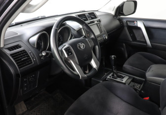 Подержанный автомобиль Toyota Land Cruiser Prado 2016 года (9 фото)