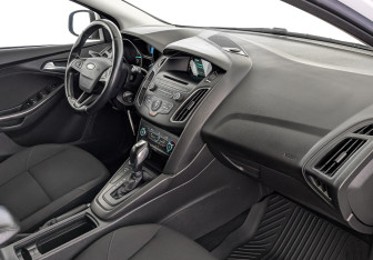 Подержанный автомобиль Ford Focus Hatchback 2018 года (13 фото)