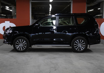 Подержанный автомобиль Toyota Land Cruiser Prado 2023 года (8 фото)
