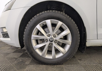 Подержанный автомобиль Skoda Octavia Liftback 2019 года (12 фото)