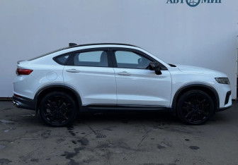 Подержанный автомобиль Geely Tugella 2022 года (4 фото)