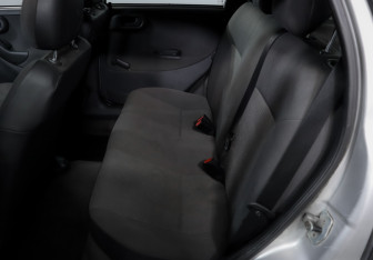 Подержанный автомобиль Opel Corsa 2004 года (10 фото)