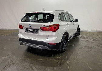 Подержанный автомобиль BMW X1 2017 года (6 фото)