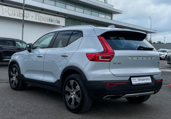 Подержанный автомобиль Volvo XC40 2019 года (7 фото)