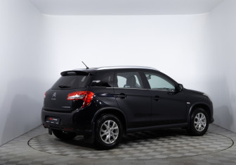 Подержанный автомобиль Citroen C4 Aircross 2012 года (5 фото)