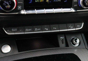 Подержанный автомобиль Audi Q5 2025 года (26 фото)