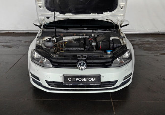 Подержанный автомобиль Volkswagen Golf Hatchback 2014 года (15 фото)