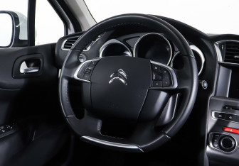 Подержанный автомобиль Citroen C4 Sedan 2017 года (11 фото)