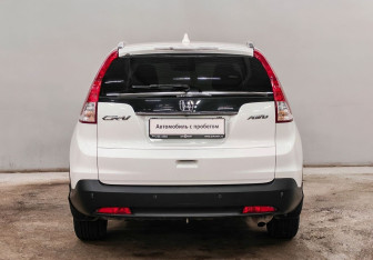 Подержанный автомобиль Honda CR-V 2014 года (6 фото)