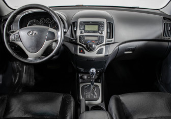 Подержанный автомобиль Hyundai i30 Hatchback 2009 года (11 фото)