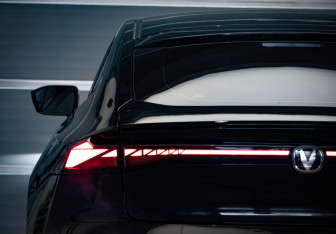 Подержанный автомобиль Changan UNI-V 2023 года (37 фото)