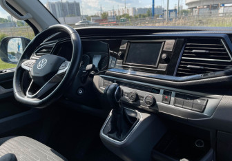 Подержанный автомобиль Volkswagen Caravelle 2021 года (9 фото)