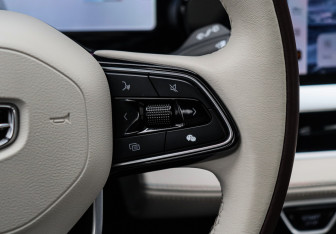 Подержанный автомобиль Geely Monjaro 2023 года (32 фото)