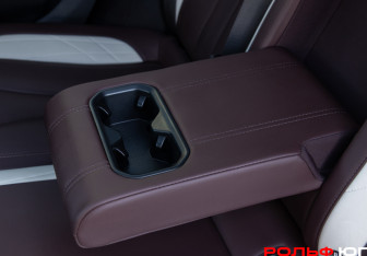 Подержанный автомобиль Geely Monjaro 2023 года (15 фото)