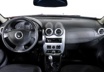Подержанный автомобиль Renault Sandero 2011 года (13 фото)