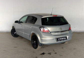 Подержанный автомобиль Opel Astra Hatchback 2007 года (5 фото)
