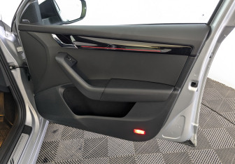 Подержанный автомобиль Skoda Octavia Liftback 2019 года (24 фото)