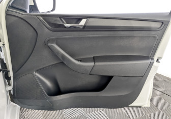 Подержанный автомобиль Skoda Rapid Liftback 2019 года (24 фото)