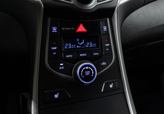 Подержанный автомобиль Hyundai Elantra Sedan 2015 года (12 фото)