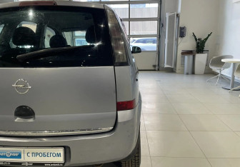 Подержанный автомобиль Opel Meriva 2007 года (8 фото)
