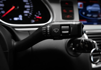 Подержанный автомобиль Audi Q7 2013 года (16 фото)