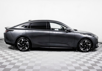 Подержанный автомобиль Changan Lamore 2024 года (4 фото)