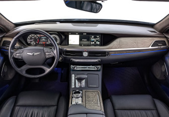 Подержанный автомобиль Genesis G90 2019 года (14 фото)