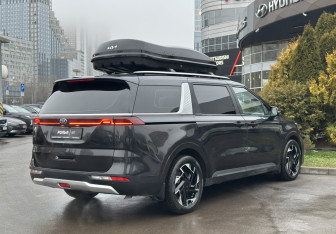 Подержанный автомобиль Kia Carnival 2021 года (5 фото)