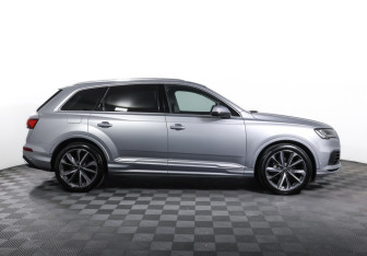 Подержанный автомобиль Audi Q7 2021 года (4 фото)