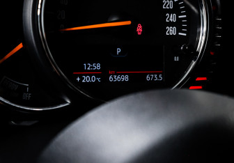 Подержанный автомобиль MINI Hatch 2014 года (11 фото)