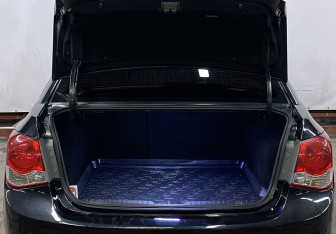 Подержанный автомобиль Chevrolet Cruze Sedan 2010 года (10 фото)