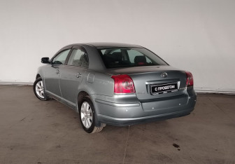 Подержанный автомобиль Toyota Avensis Sedan 2008 года (6 фото)