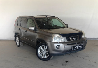 Подержанный автомобиль Nissan X-Trail 2010 года (3 фото)