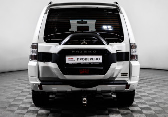 Подержанный автомобиль Mitsubishi Pajero 2020 года (6 фото)
