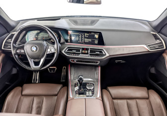 Подержанный автомобиль BMW X5 2019 года (14 фото)