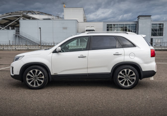 Подержанный автомобиль Kia Sorento 2013 года (8 фото)