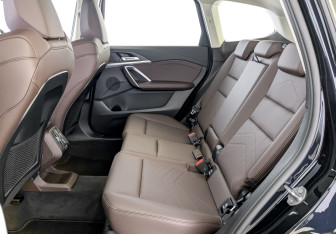 Подержанный автомобиль BMW X1 2024 года (12 фото)