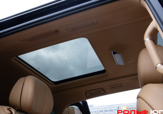 Подержанный автомобиль Voyah Dream 2023 года (13 фото)