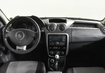 Подержанный автомобиль Renault Duster 2013 года (7 фото)