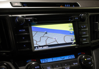 Подержанный автомобиль Toyota RAV4 2015 года (19 фото)