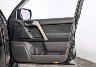 Подержанный автомобиль Toyota Land Cruiser Prado 2013 года (24 фото)