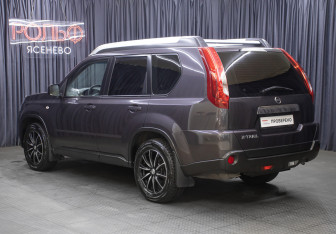 Подержанный автомобиль Nissan X-Trail 2011 года (7 фото)