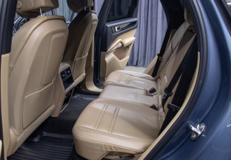 Подержанный автомобиль Porsche Cayenne 2018 года (12 фото)