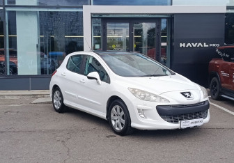 Подержанный автомобиль Peugeot 308 Hatchback 2011 года (3 фото)