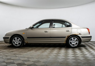 Подержанный автомобиль Hyundai Elantra Sedan 2003 года (8 фото)