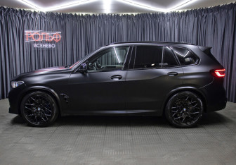 Подержанный автомобиль BMW X5 M 2021 года (8 фото)