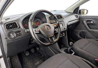 Подержанный автомобиль Volkswagen Polo Sedan 2018 года (16 фото)